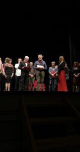 Mille euro col  teatro da destinare al parco giochi