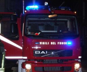 Treno fermo in stazione, atti vandalici nella carrozza