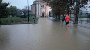 Maltempo, allerta scesa. San Michele, evacuata la materna