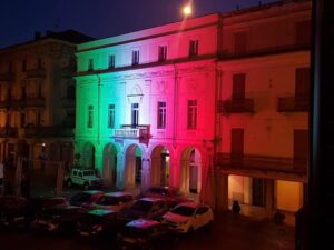 Valenza: Palazzo Valentino si colora del tricolore