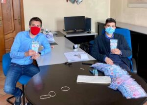 Mascherine, borse spesa e psicologo per anziani