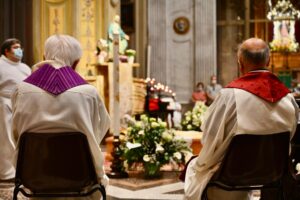 Il lutto: in duomo i funerali di don Gianni