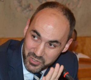 Valenza: Oddone revoca un altro assessore, via Luca Merlino (Fdi)