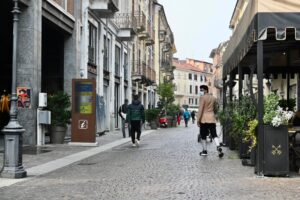 Coronavirus: 6 decessi, 327 contagi e 71 guariti