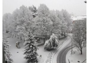 Neve e disagi in provincia. Ma l’allarme rientra