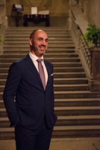 “Merlino, ma con chi stai?”. Valenza, l’opposizione si ribella