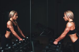 Donne e pesi: perché può essere un’attività utile e quale approccio instaurare