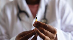 Il Piemonte chiede di procedere con le terze dosi anche per il personale sanitario