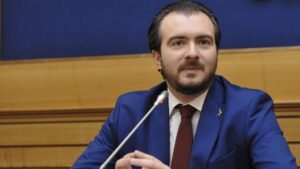 Molinari: “L’etichettatura a vino e birra figlia di una politica ideologica”