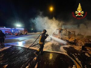 Castelletto Monferrato: alcuni camper a fuoco nella notte
