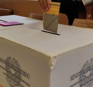 Affluenza alle urne: alle 12 ha votato un valenzano avente diritto su 5