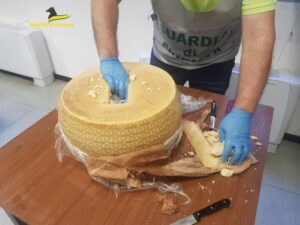 Cocaina nelle forme di parmigiano: stoccaggio anche nell’Alessandrino