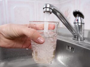 Lavori all’acquedotto: interruzioni di erogazione a Valenza e Pecetto