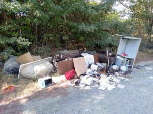 Discarica a cielo aperto in zona Casetta: 1.200 euro di multa