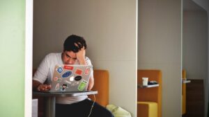 Triggerare: odio e violenza nel web