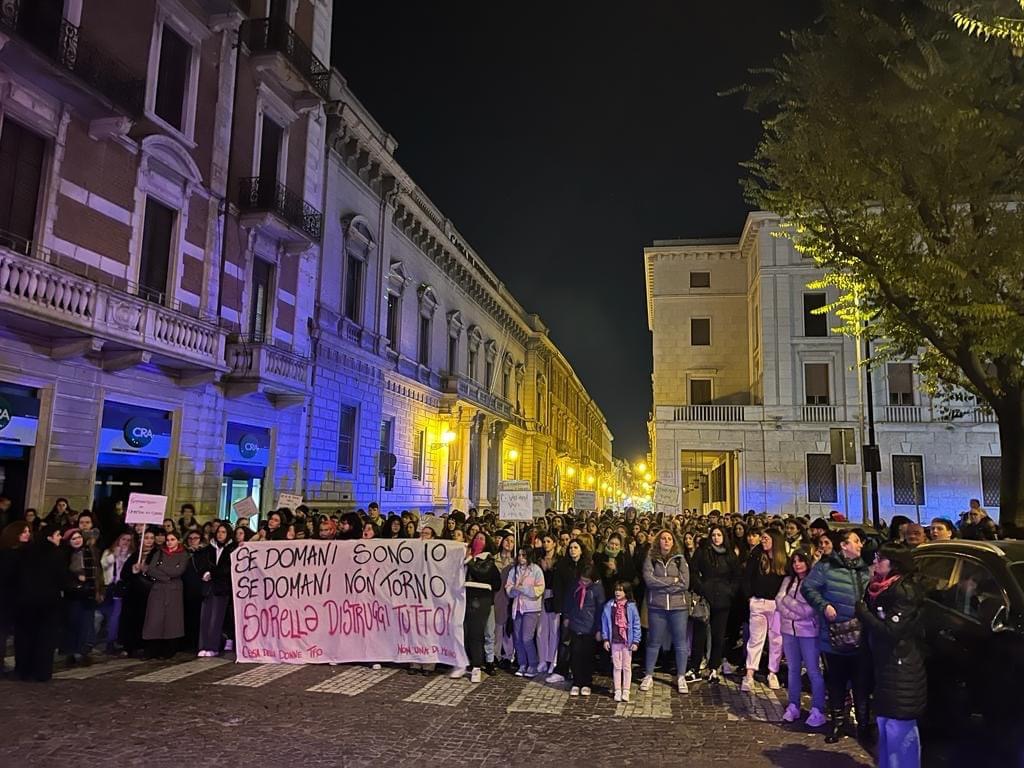 Giornata contro la violenza sulle donne: le iniziative in provincia