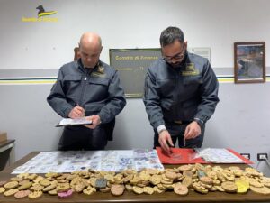 Gioielli contraffatti e venduti sottocosto: 30 persone indagate