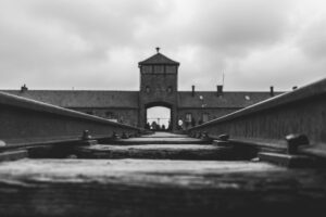Valenza: il Giorno della Memoria a scuola e a teatro