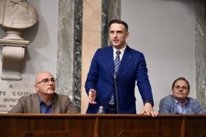 Consiglio comunale sospeso: malore per Emanuele Locci (FdI)