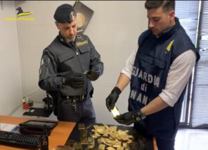 Valenza: 800mila euro di oro e preziosi sequestrati, in 5 nei guai