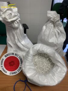Valenza, sequestrati 60 chili di argento senza marchio identificativo