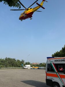 Scontro tra auto e moto a Valenza, motociclista grave