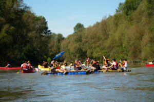Valenza, in 150 sul Po, a remare nel segno della pace
