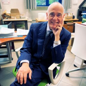 Valenza, Carandini e le pillole su LinkedIn: obiettivo elezioni 2026?