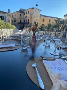 Cena in bianco stasera in piazza a San Salvatore