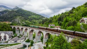 Da Torino a Imperia sulla Ferrovia delle Meraviglie: il treno storico dell’estate